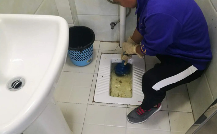 莺歌海镇疏通蹲坑