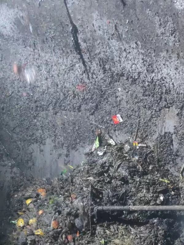 莺歌海镇污水池清理