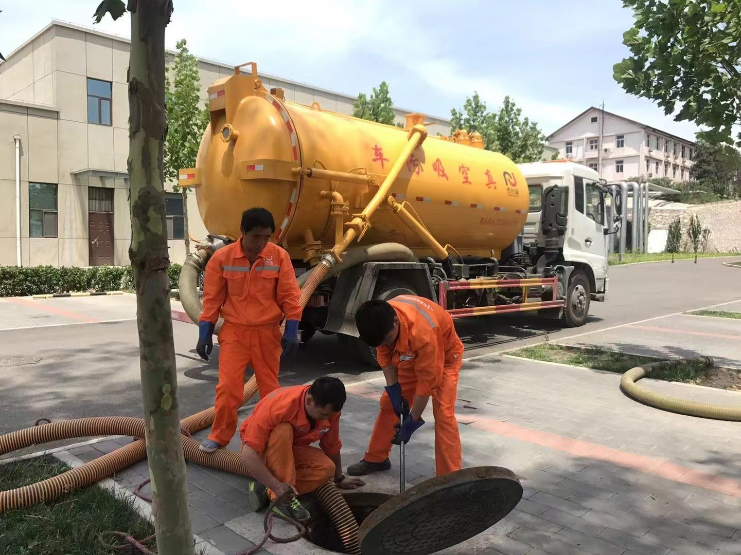 莺歌海镇化粪池清理与5-8吨吸粪车施工效率分析